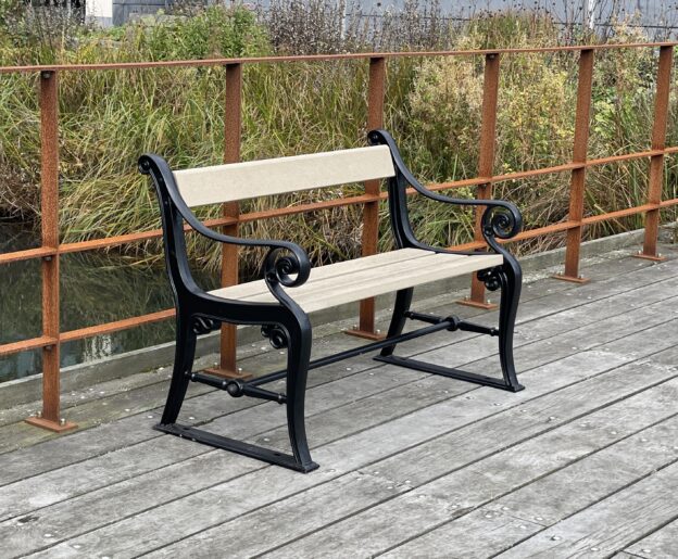 Københavnerbænken med plastplanker