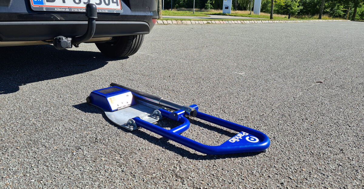Parklio automatisk parkeringsbarriere i stål og malet i blå