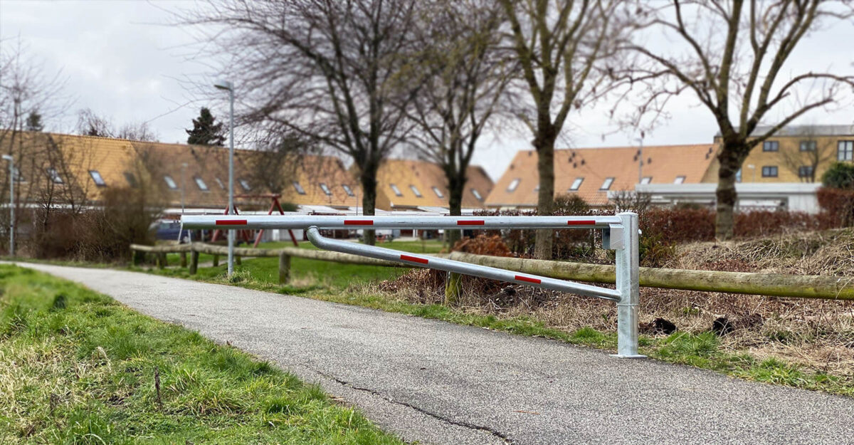 Svingbom uden anslag i galvaniseret stål | Holdbar adgangskontrol