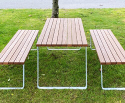 FACILE bordbænkesæt let og enkelt design i galvaniseret stål og mahogni planker