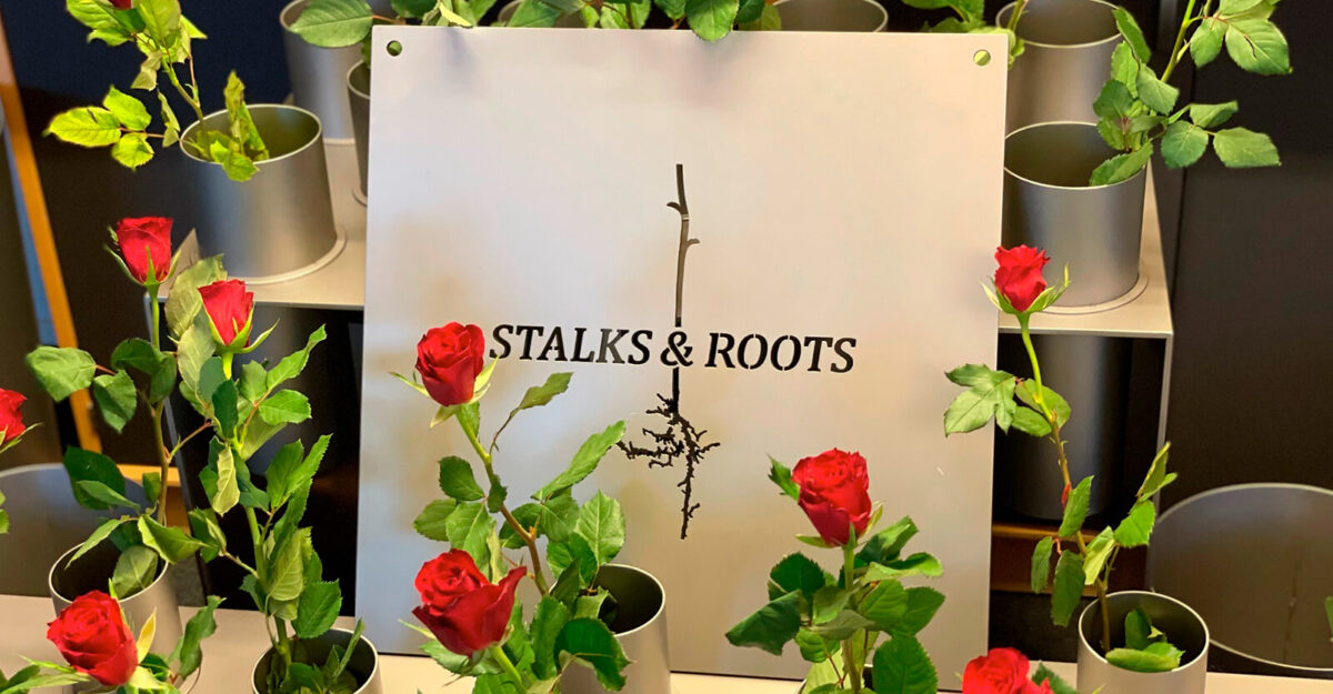 skilt i rustfrit stål med logoen af blomsterbutikken i København