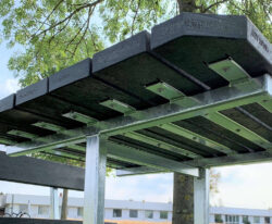 Robust bordbænkesæt til park og by med forstærkede plast planker