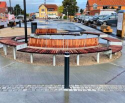 tiltbare pullerter i galvaniseret stål og malet udførsel