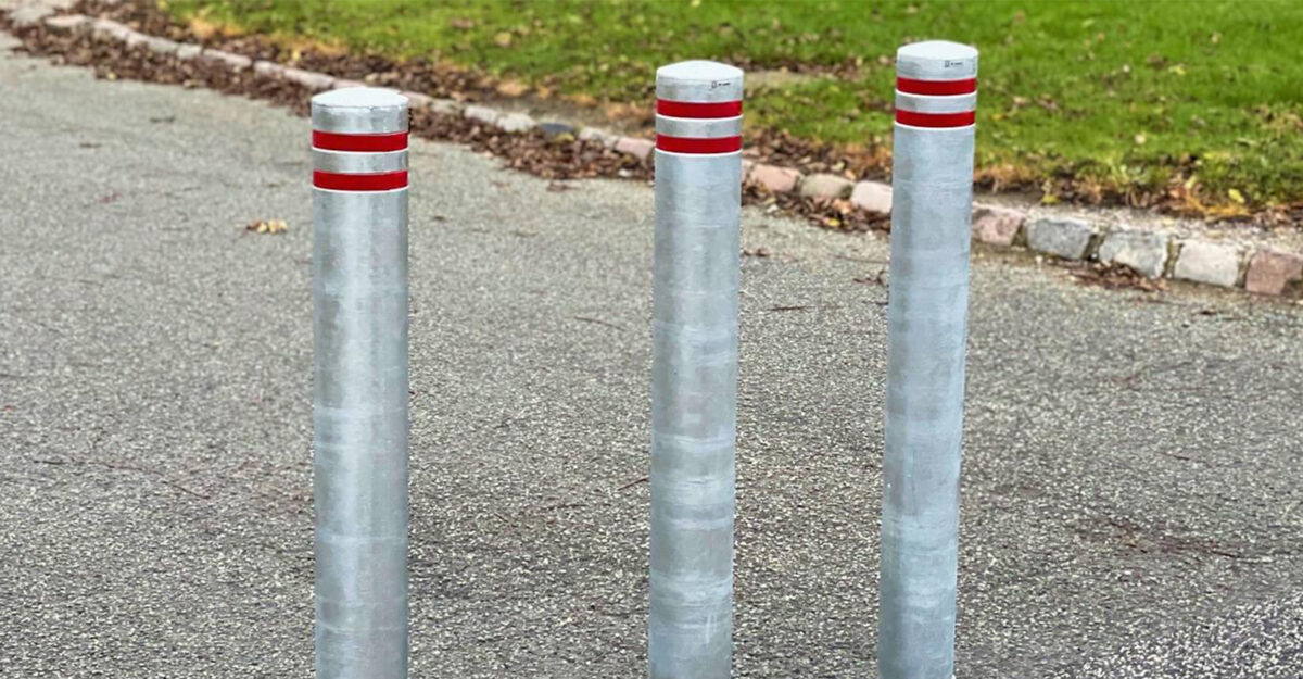 klassisk galvaniseret vippe pullert malet med vipbare funktion med refleks fra By Bang