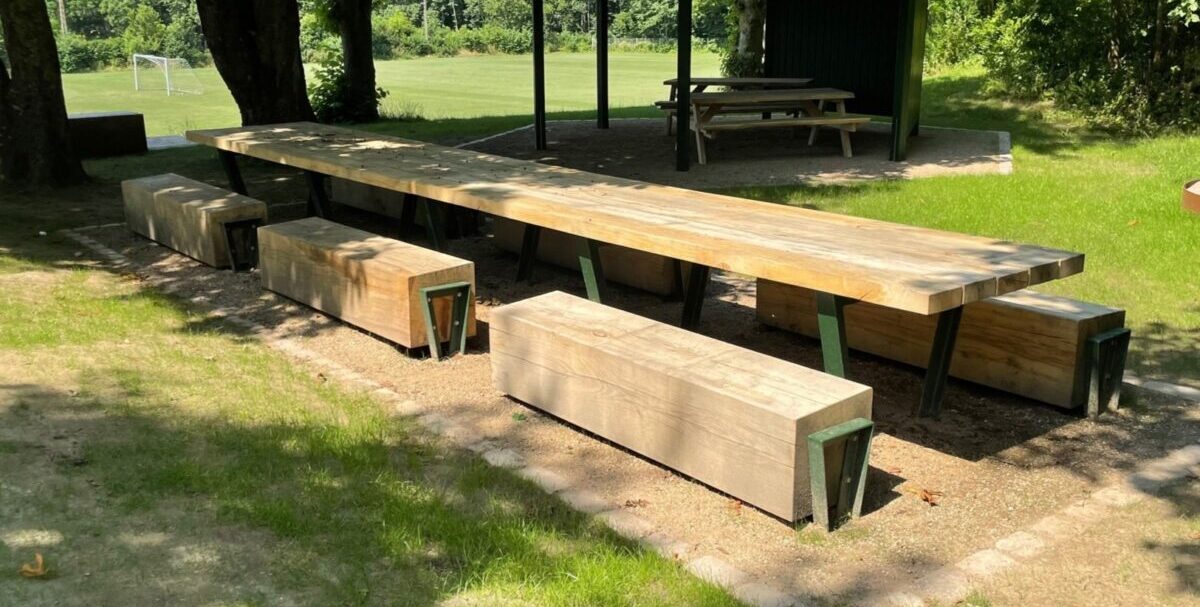 Egetræs plankebord med planke bænke, Møbler i egetræ