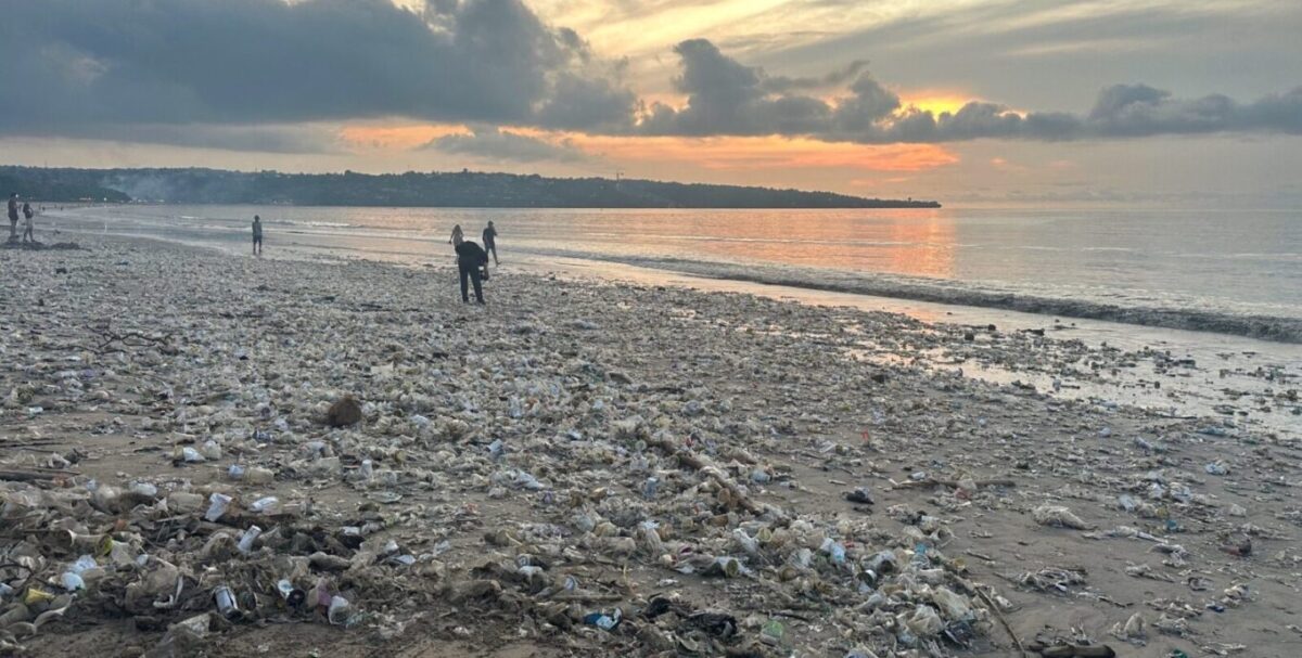 Støjhegn, støjværn af genbrugsplast planker, plastklanker fra verdenshavene