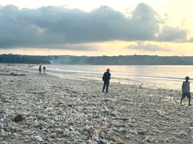 Støjhegn, støjværn af genbrugsplast planker, plastklanker fra verdenshavene
