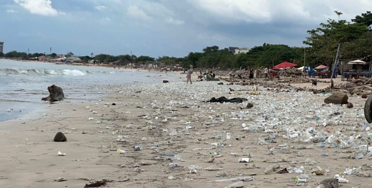 Støjhegn, støjværn af genbrugsplast planker, plastklanker fra verdenshavene