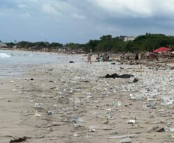 Støjhegn, støjværn af genbrugsplast planker, plastklanker fra verdenshavene