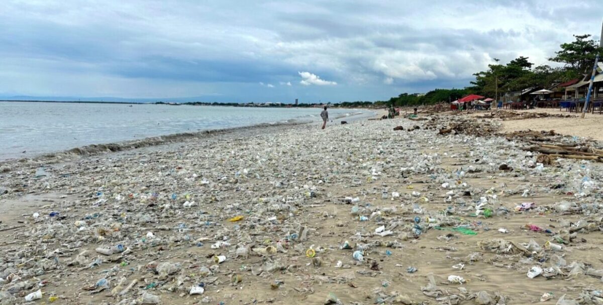 Støjhegn, støjværn af plastklanker fra verdenshavene