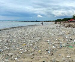 Støjhegn, støjværn af plastklanker fra verdenshavene