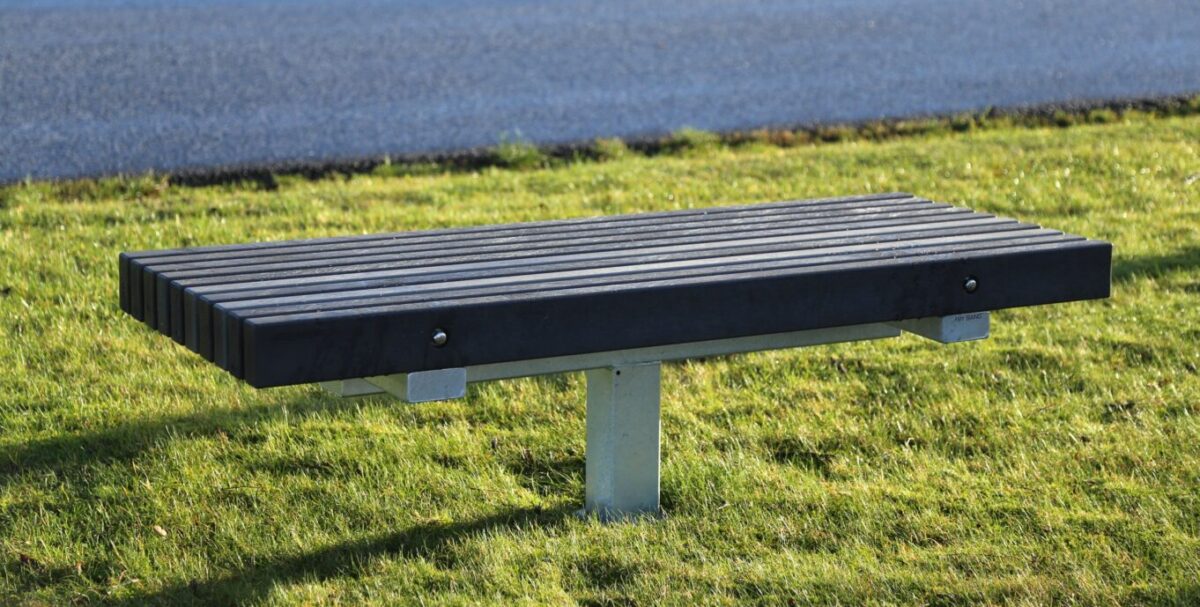 Bastone plint med genbrugsplast