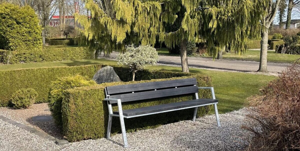 Sedia bænk med planker i genbrugsplast