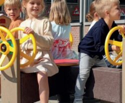 Drone GP55 i Genbrugsplast, ET Legepladsredskab med Styrehjul