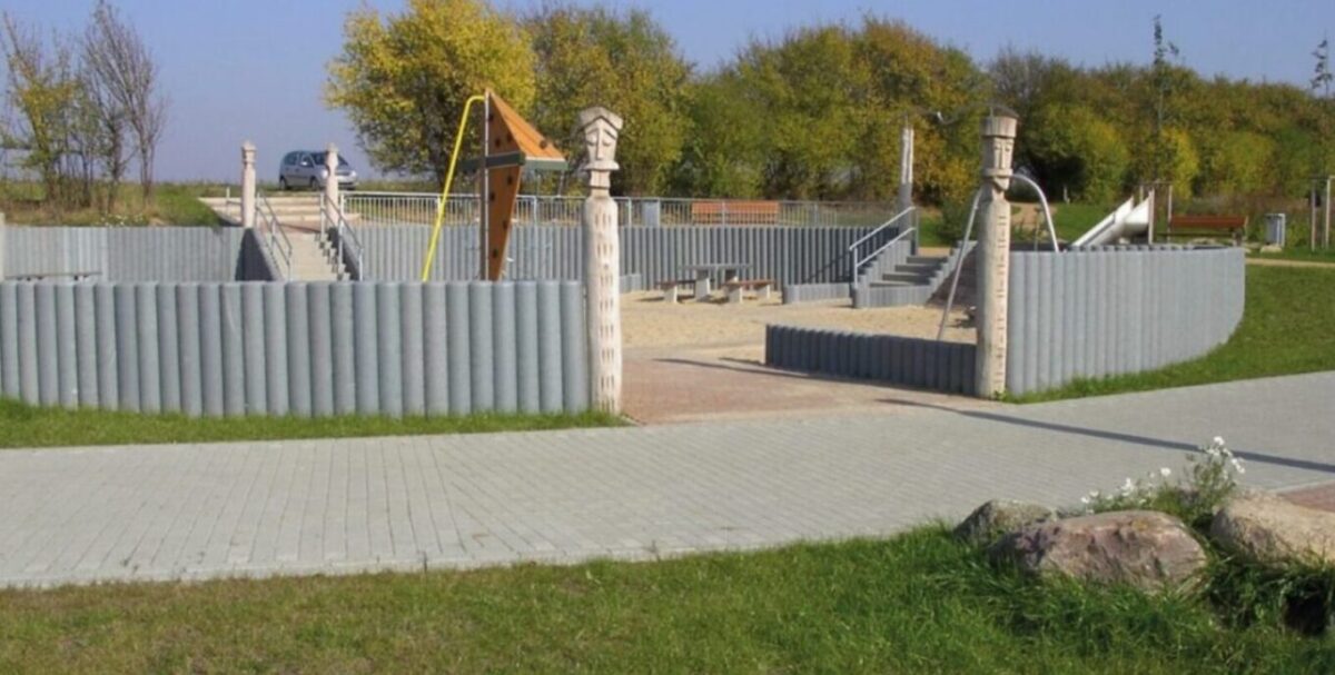 Bæredygtige palisader i genbrugsplast fra By Bang. Vedligeholdelsesfri, holdbare og perfekte til have og anlæg.