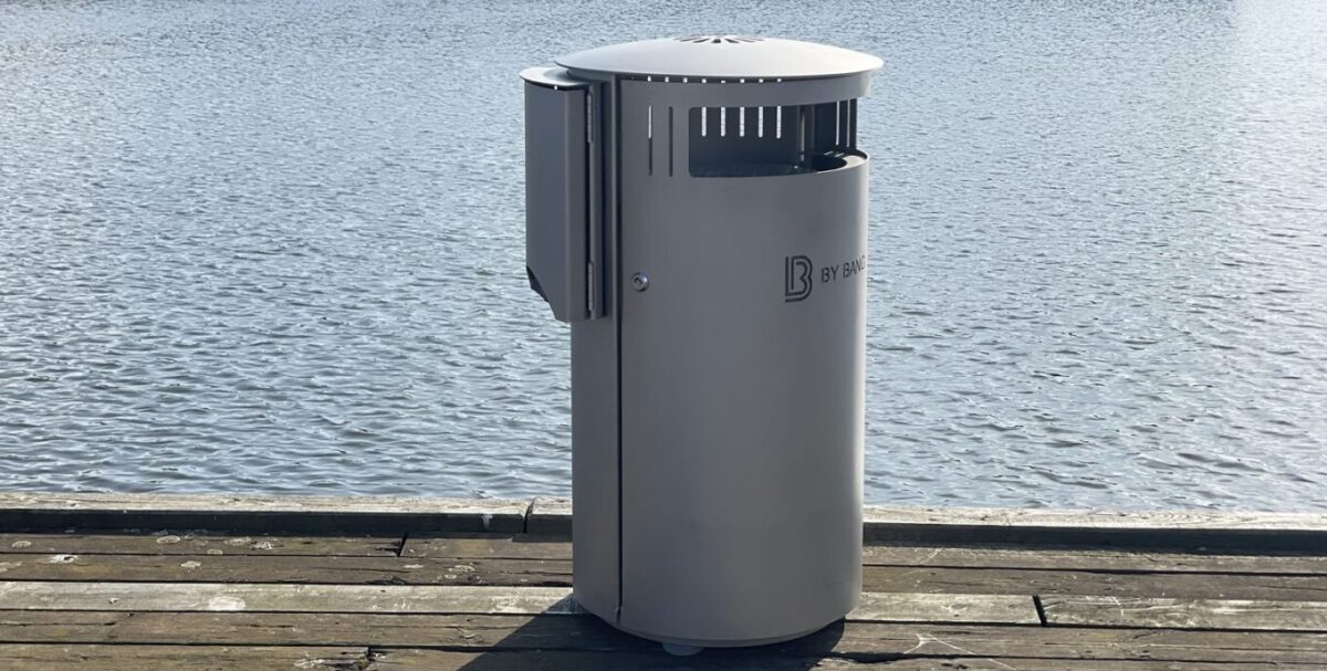 Rustfri affaldsbeholder med Hundeposeholder ved Islandsbrygge