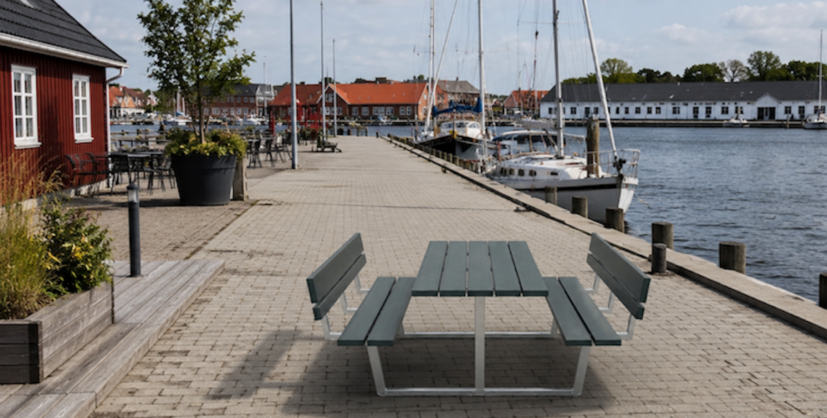 Campo 3 bordbænkesæt i havnemiljø