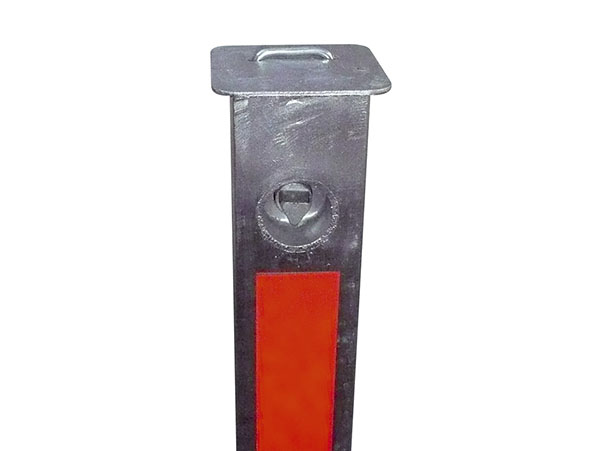firkant manuel hæve-sænke pullert i galvaniseret stål med røde reflektorer