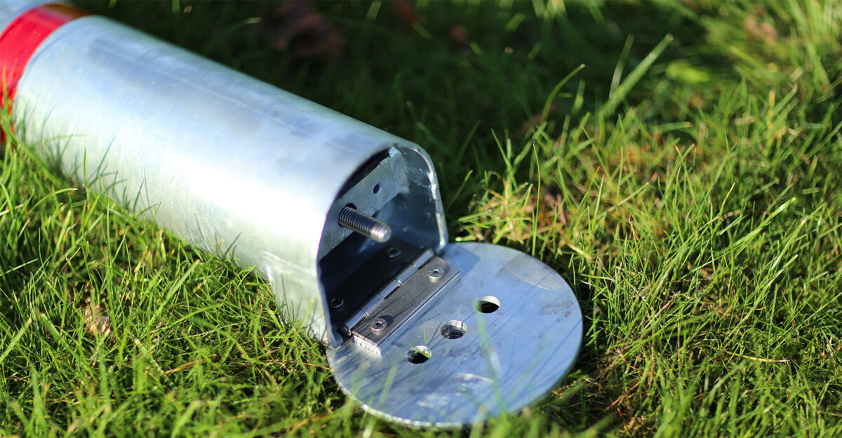 klassisk galvaniseret vippe pullert malet med vipbare funktion med refleks fra By Bang