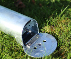 klassisk galvaniseret vippe pullert malet med vipbare funktion med refleks fra By Bang
