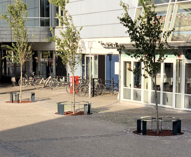 Træværn med bænk