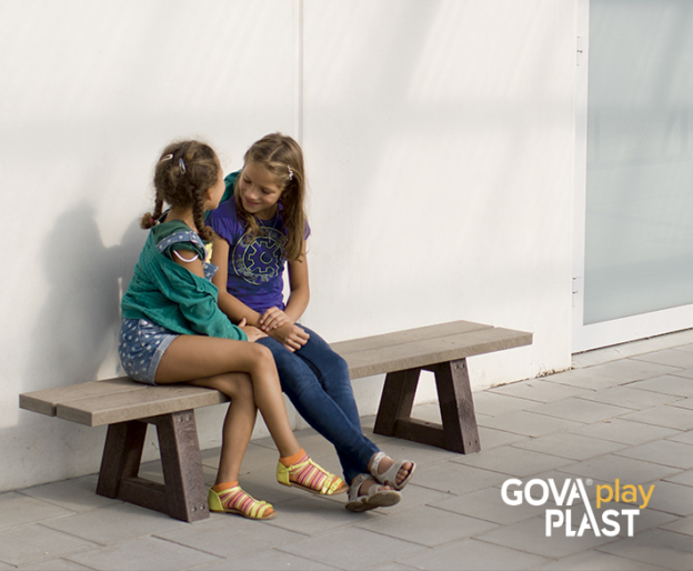 GOVA play PLAST. Børneplint. Vedligeholdesfrit genbrugsplast. Legeplads, skolegård, børnehave, vuggesture, park plads forhandler BY BANG