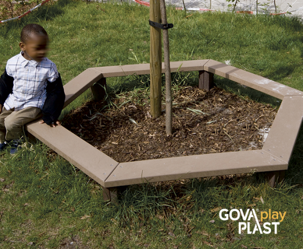 GOVA play PLAST. Hexogram bænk. Vedligeholdesfrit genbrugsplast. Legeplads, skolegård, børnehave, vuggesture, park plads forhandler BY BANG