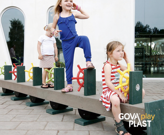 GOVA play PLAST piger og ror på række. Vedligeholdesfrit genbrugsplast. Legeplads, skolegård, børnehave, vuggesture, park plads forhandler BY BANG