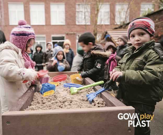 GOVA play PLAST. Sandkasse. Vedligeholdesfrit genbrugsplast. Legeplads, skolegård, børnehave, vuggesture, park plads forhandler BY BANG