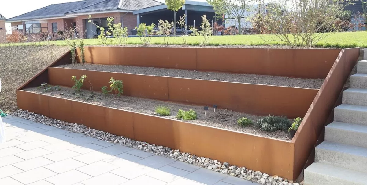 Corten-plantekasse-c--aspect-ratio-1362-689