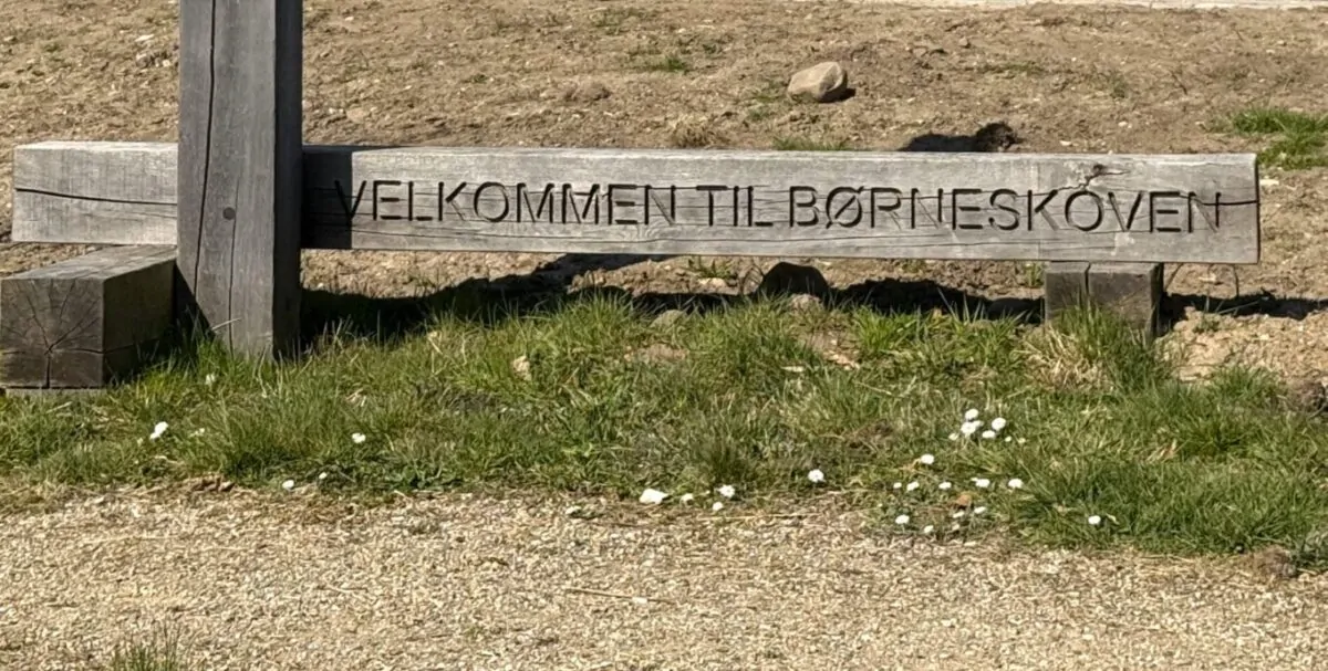 Velkommen-til-boerne-skoven-e1771344983591-aspect-ratio-1362-689