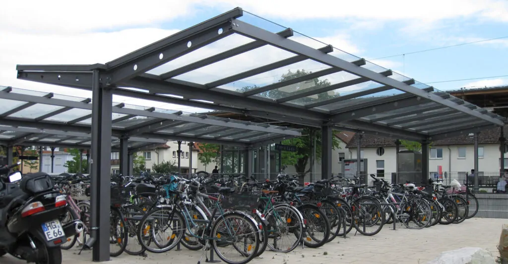 Robust dobbelt cykeloverdækning i stål til cykelparkering i byområdet