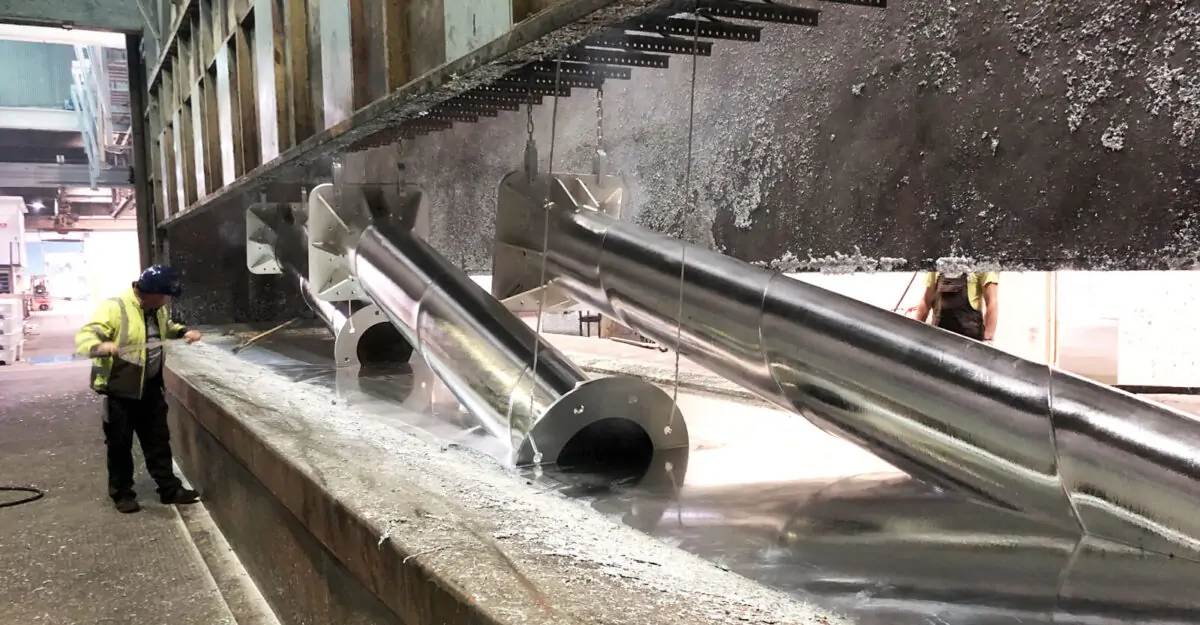 Galvanisering af brosøjlerne i stålrør til Langå stibro